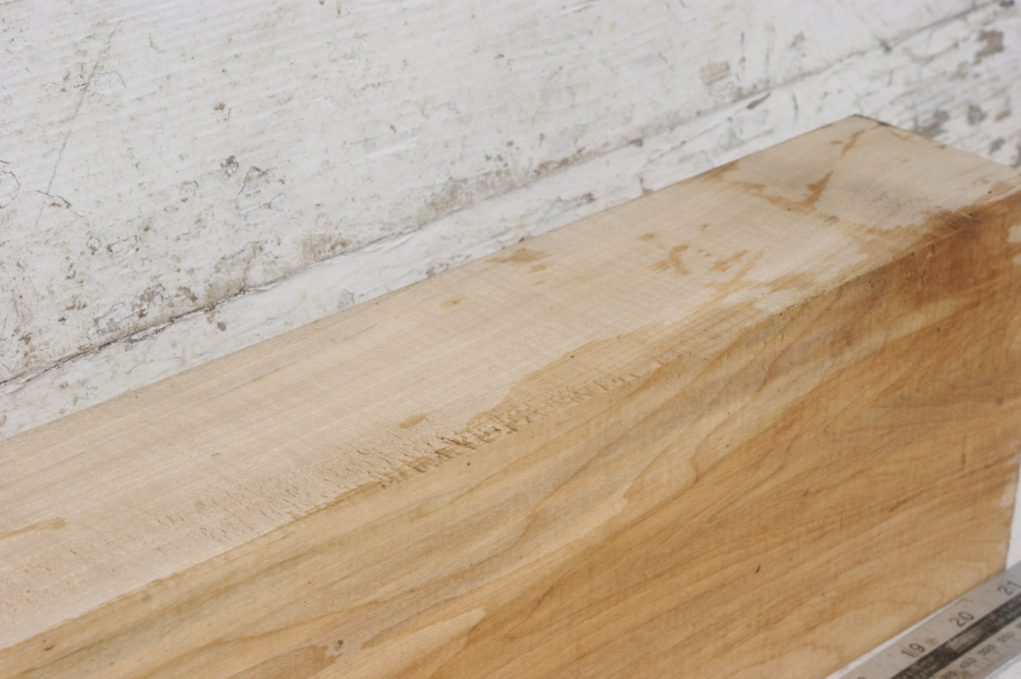 Lime suitable for wood carving (497)