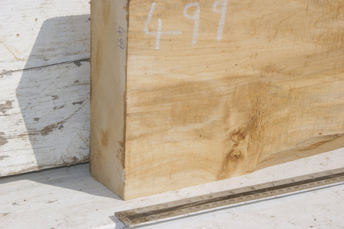 Lime suitable for wood carving (499)