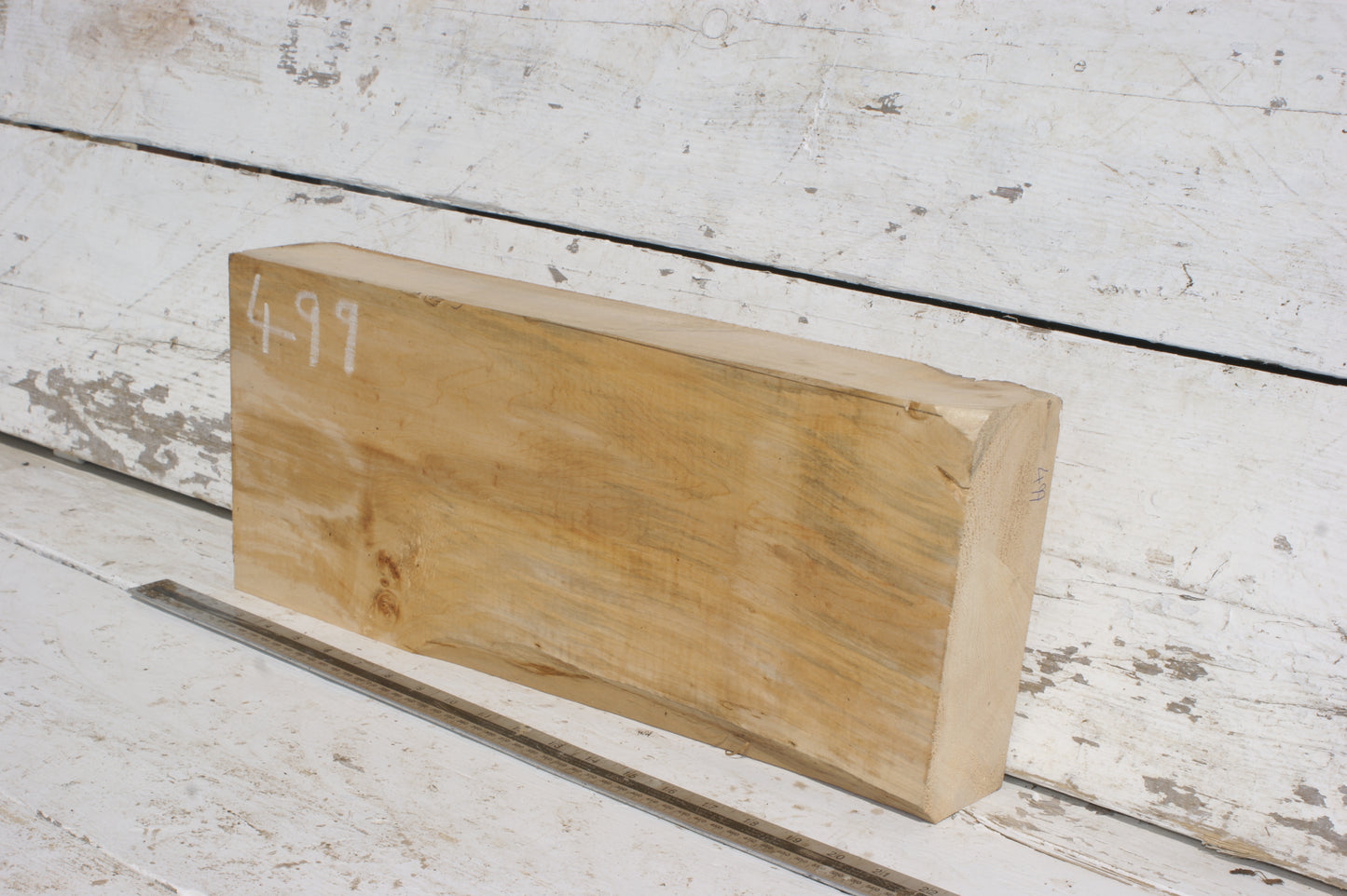 Lime suitable for wood carving (499)