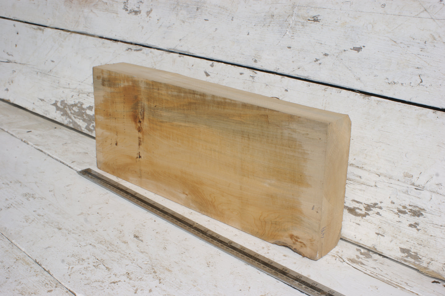 Lime suitable for wood carving (499)