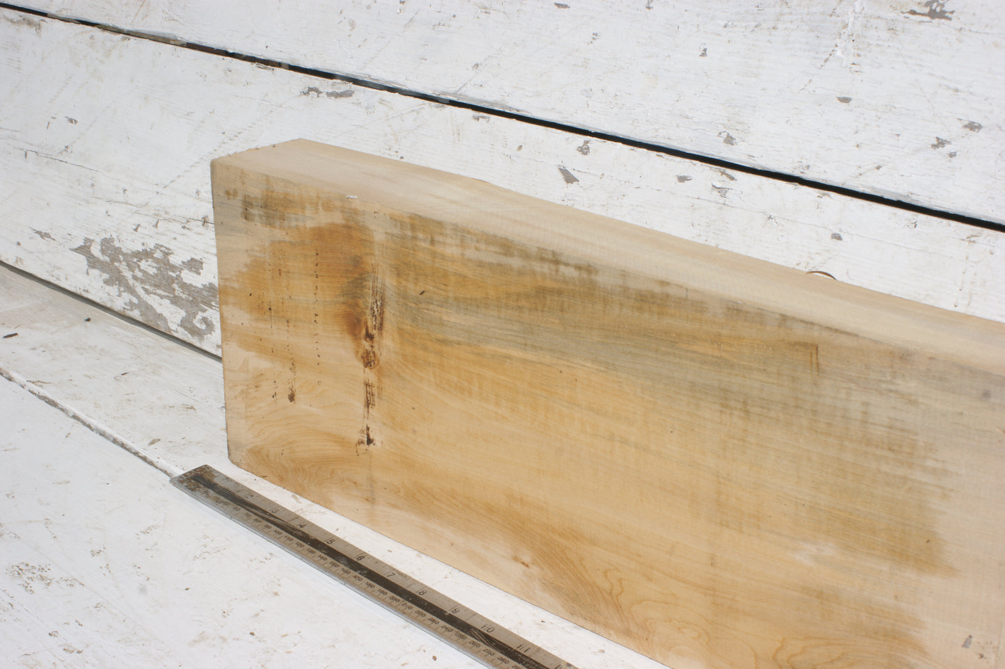 Lime suitable for wood carving (499)