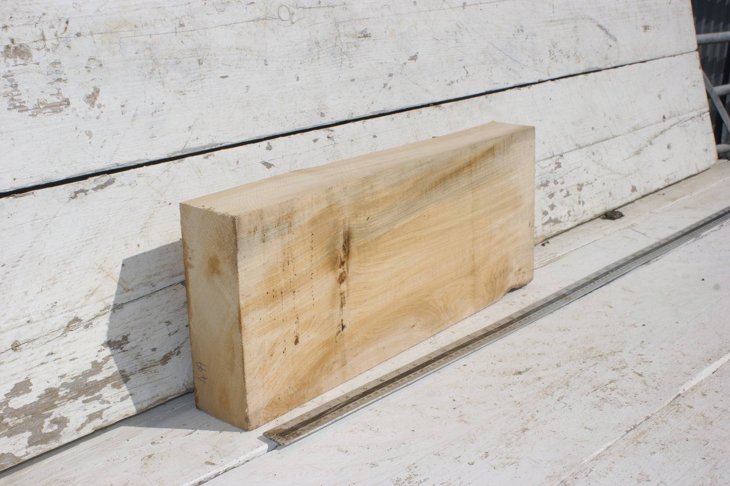 Lime suitable for wood carving (499)