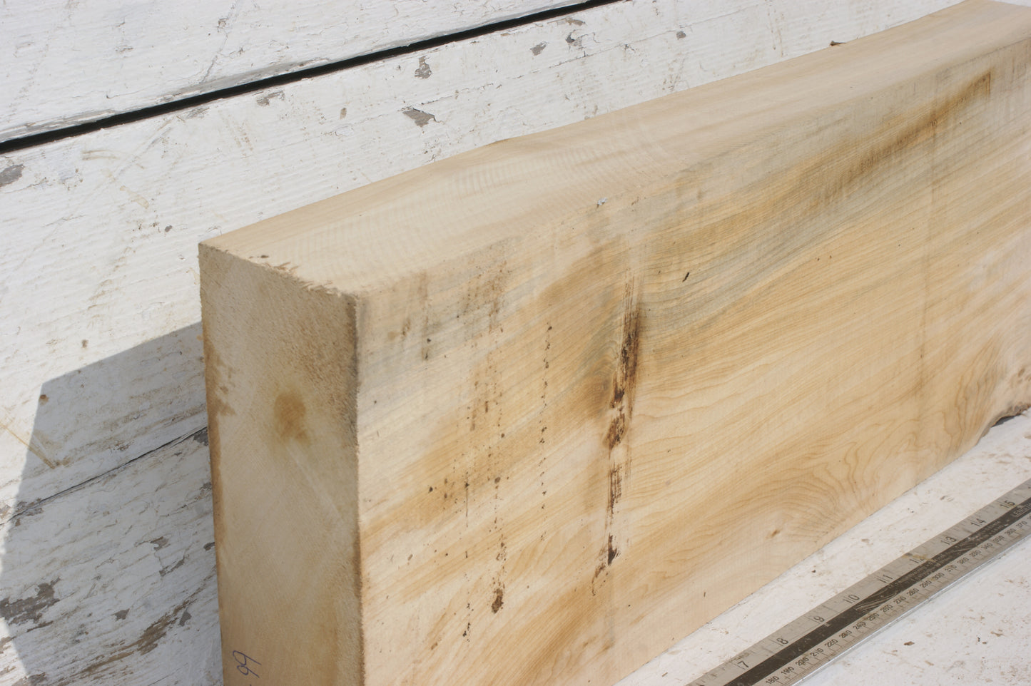 Lime suitable for wood carving (499)