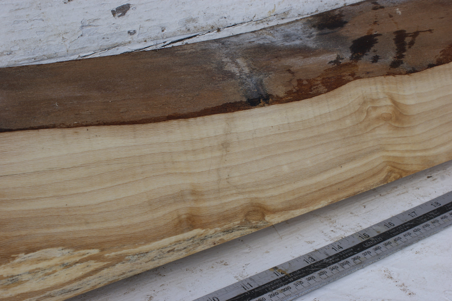 London Plane Mantle 1203 L x 194 - 129 W x 52 D mm (543)
