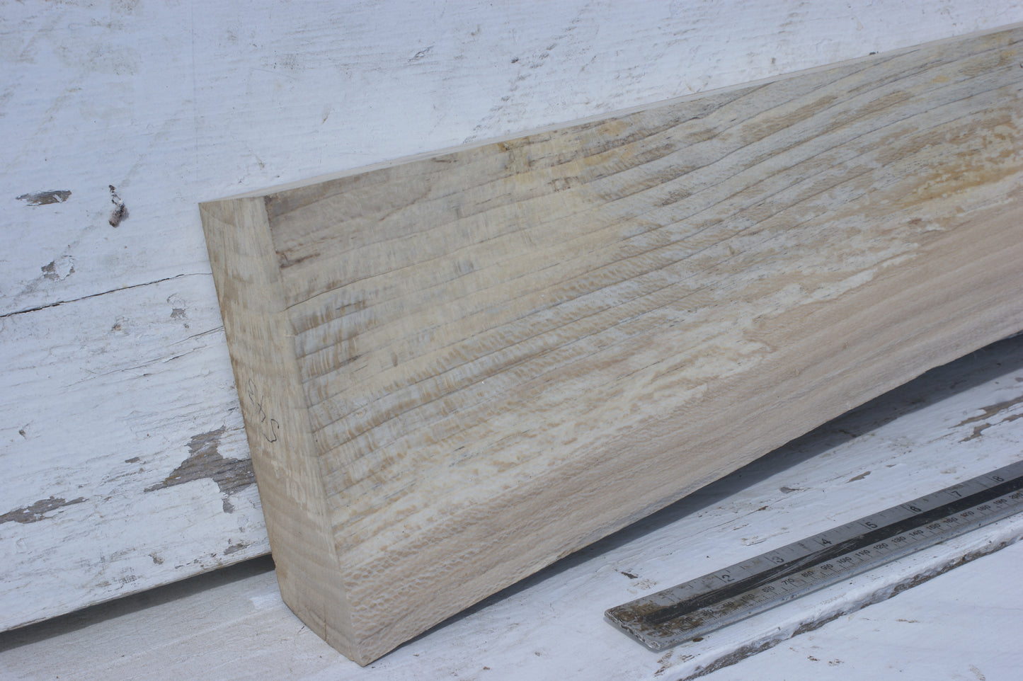 London Plane Mantle 1203 L x 194 - 129 W x 52 D mm (543)
