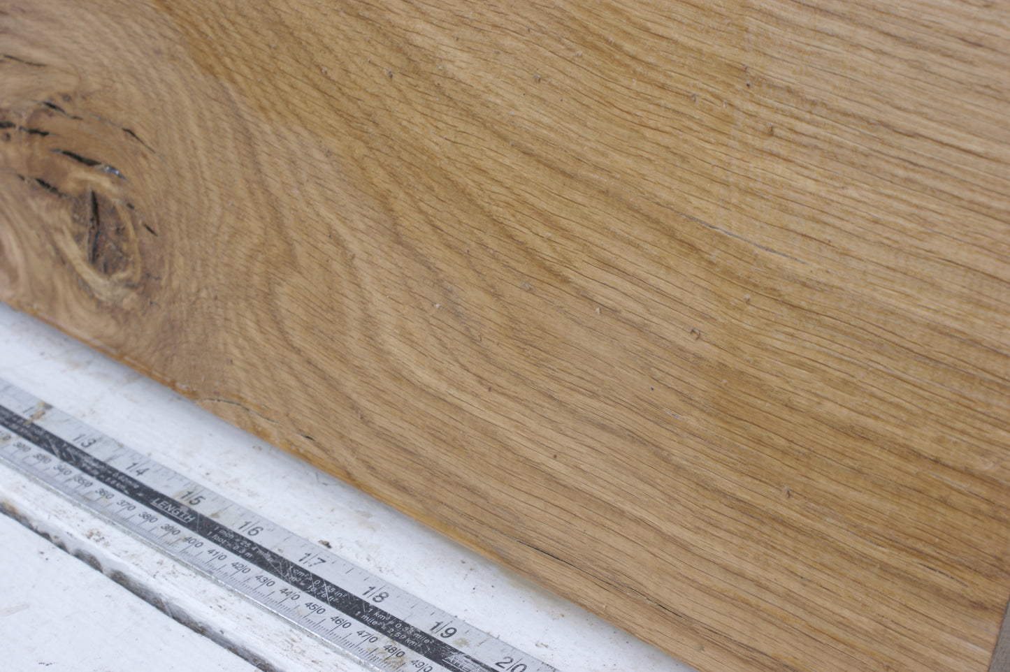 Oak shelf 661 L x 344 x 330 W x 40 D mm (547)