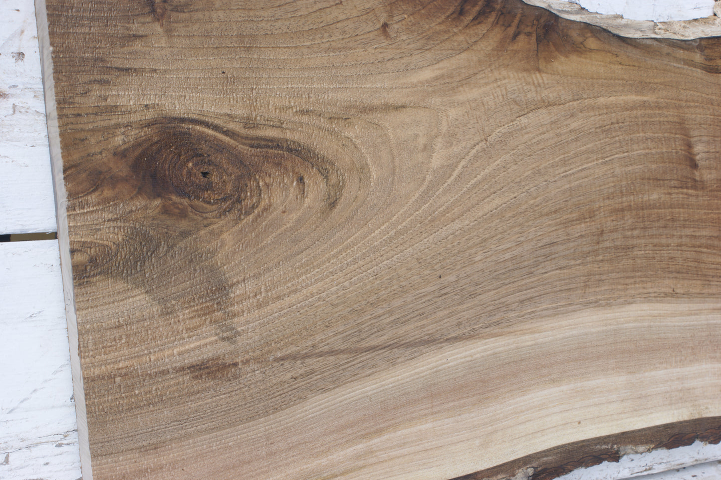 Walnut slab, shelf, board (551)