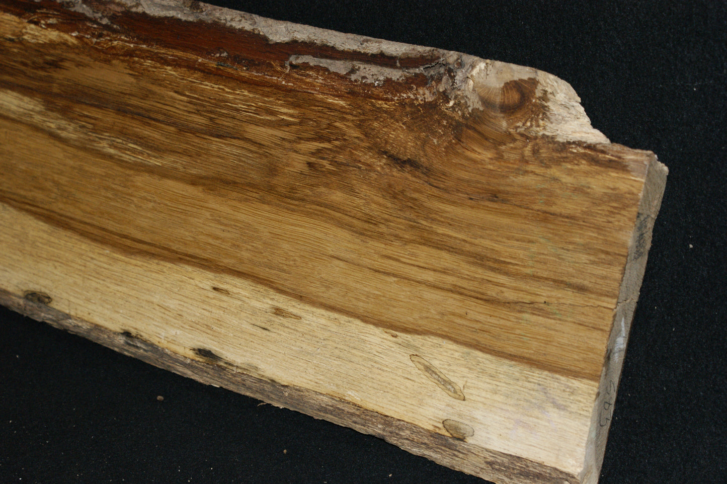 Oak shelf board 1196 L x 228-180 W x 31 D mm (583)