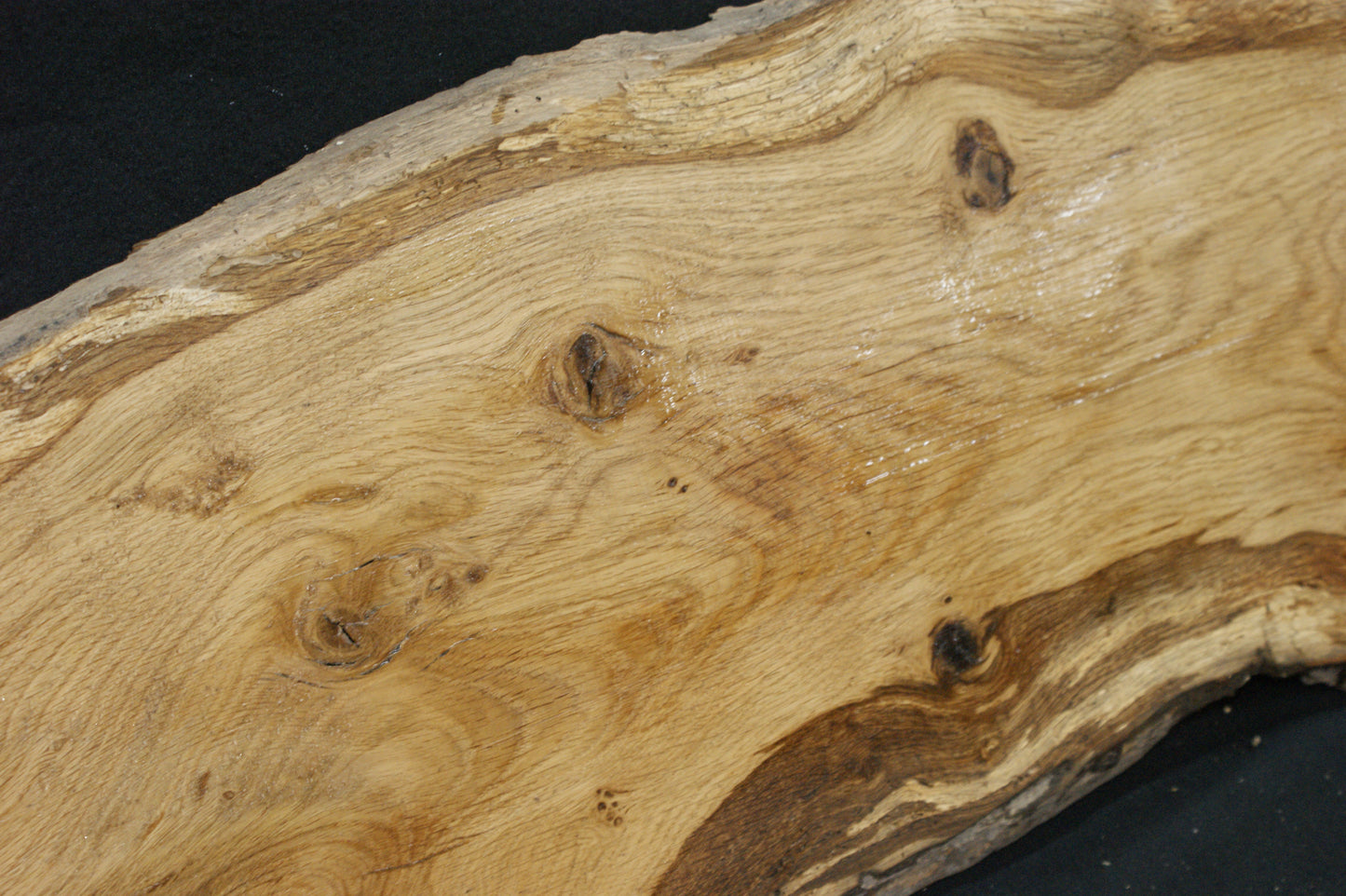 Oak 1196 L x 342-205 W x 19 D mm (585)