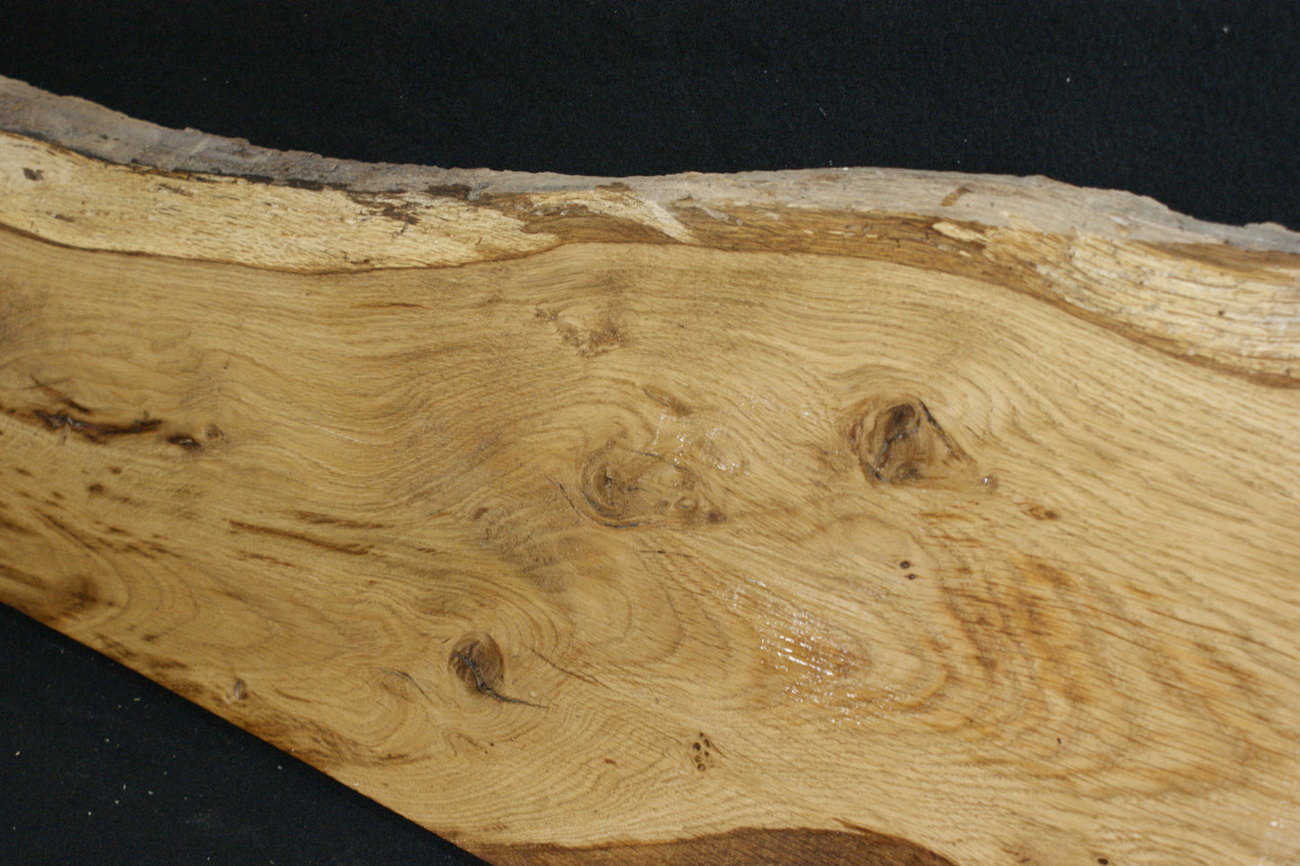 Oak 1196 L x 342-205 W x 19 D mm (585)