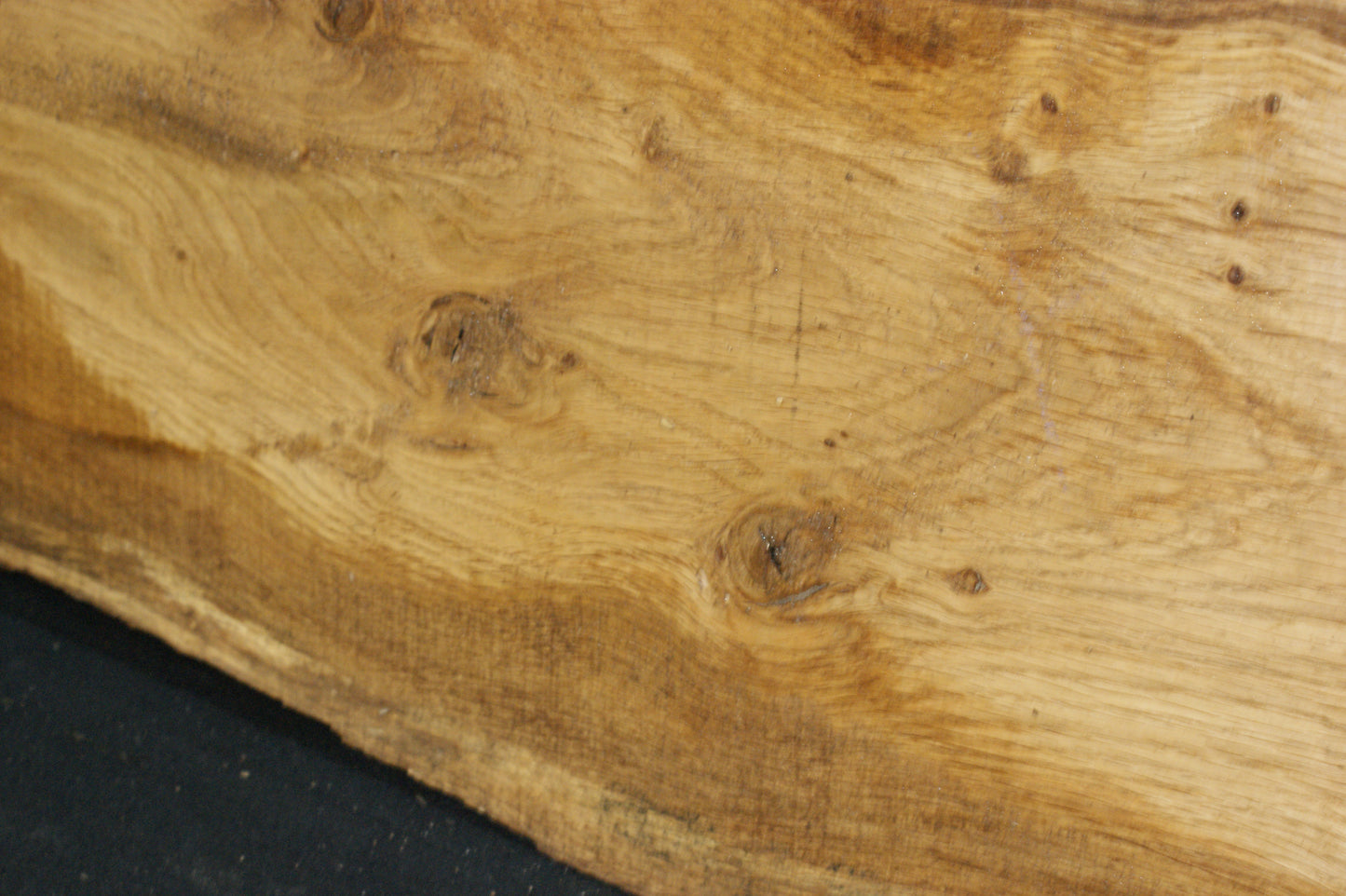 Oak 1196 L x 342-205 W x 19 D mm (585)