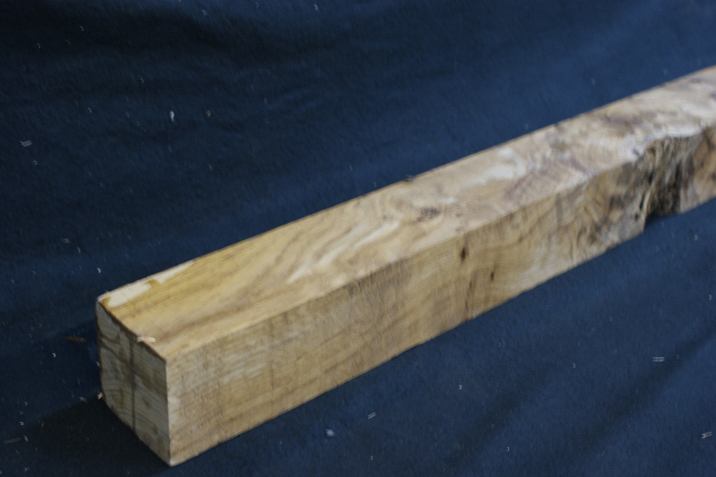 Oak post 942 L x 78 W x 78 D mm (588)