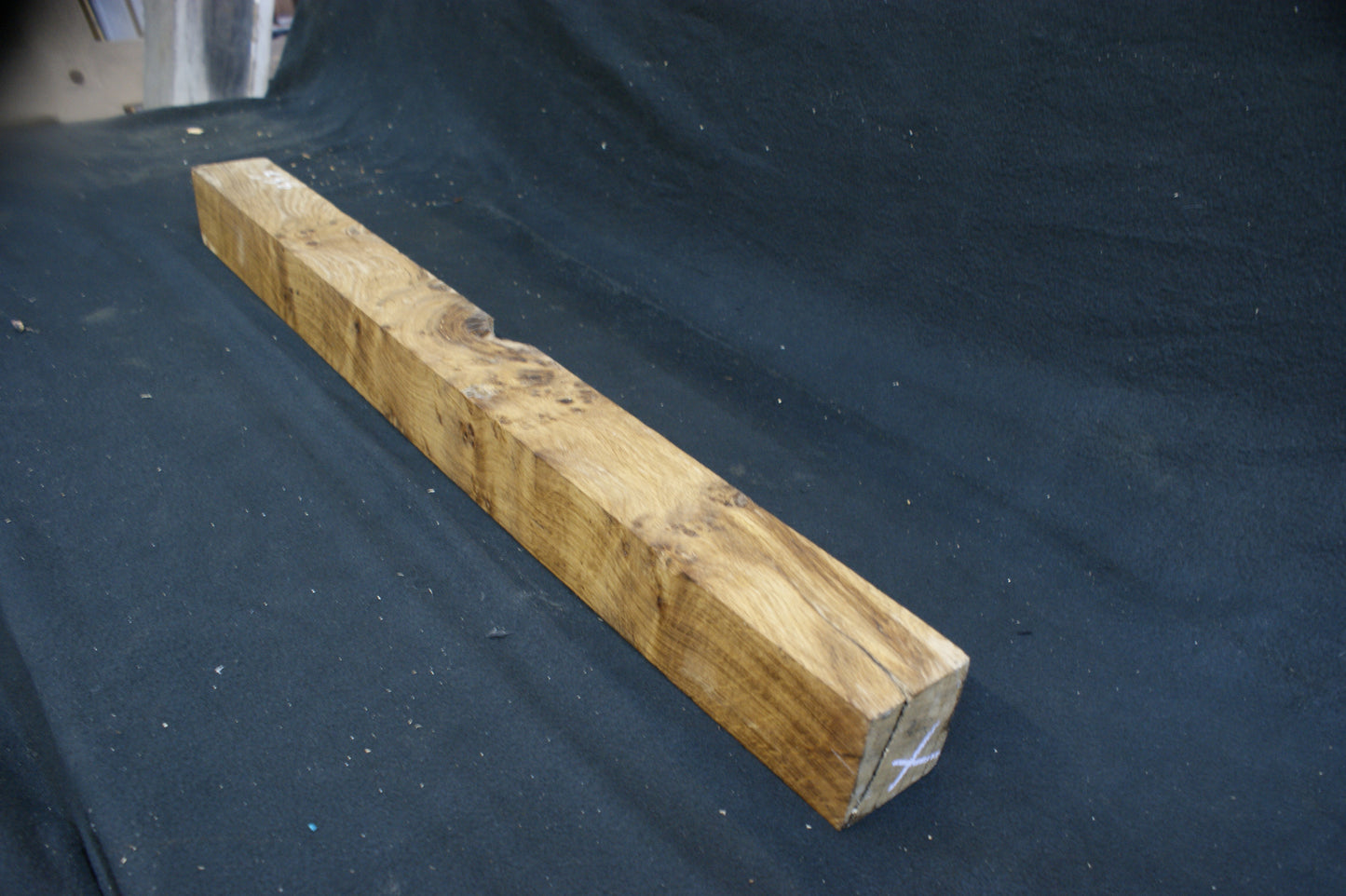 Oak post 942 L x 78 W x 78 D mm (588)
