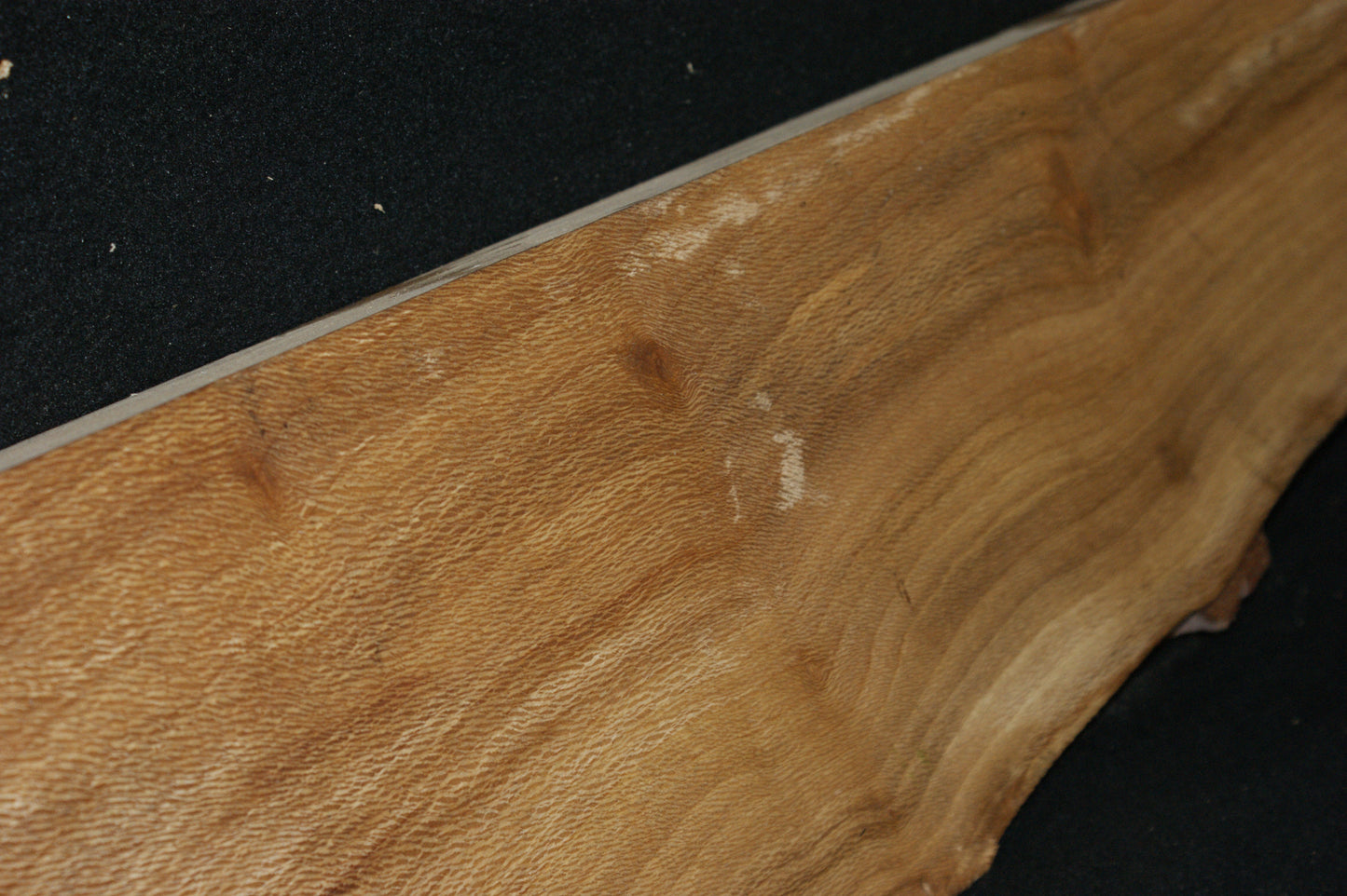 London Plane Mantle 1194 L x 166 - 110 W x 42 D (mm) (589)