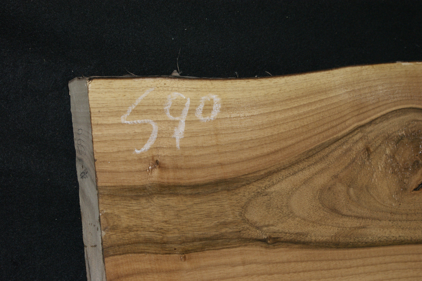 Walnut slab, shelf, board (590)