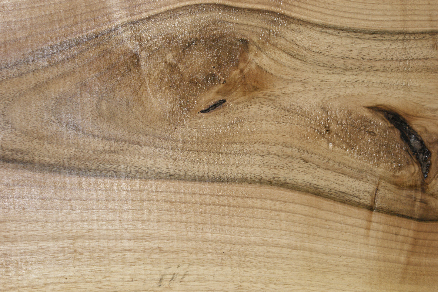 Walnut slab, shelf, board (590)