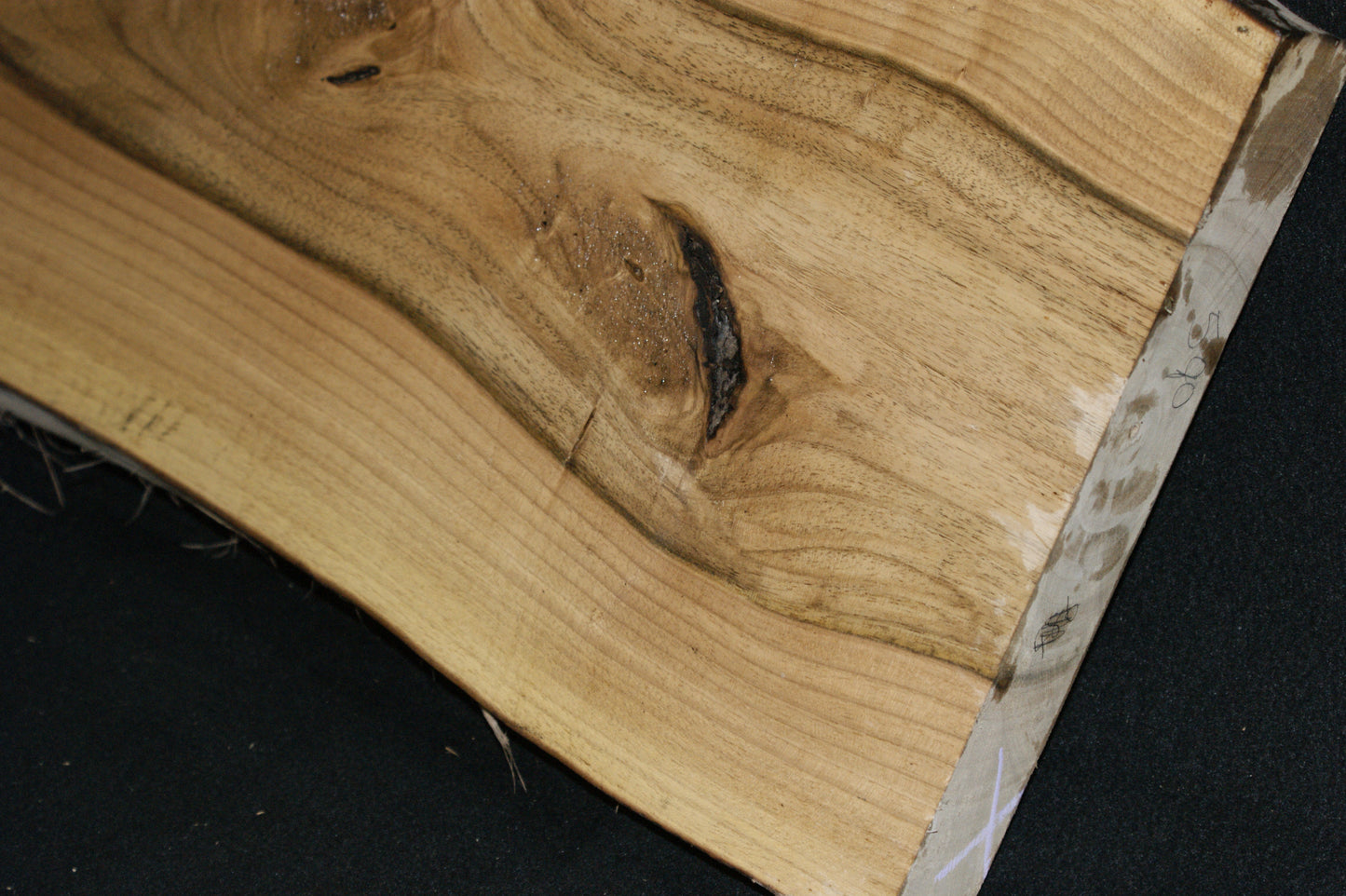 Walnut slab, shelf, board (590)