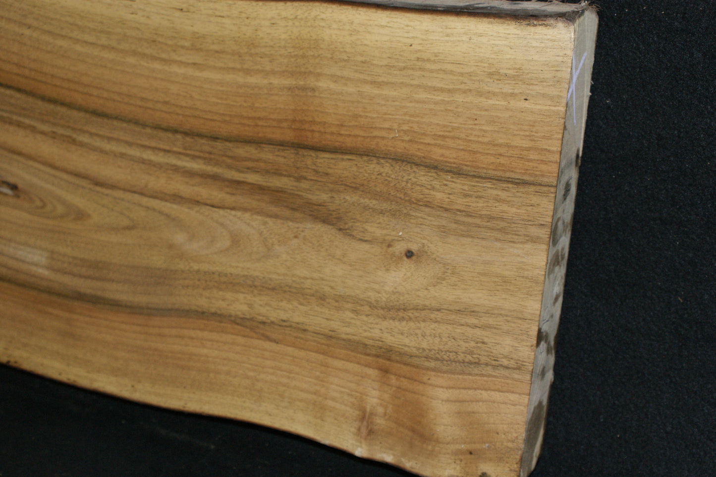 Walnut slab, shelf, board (590)