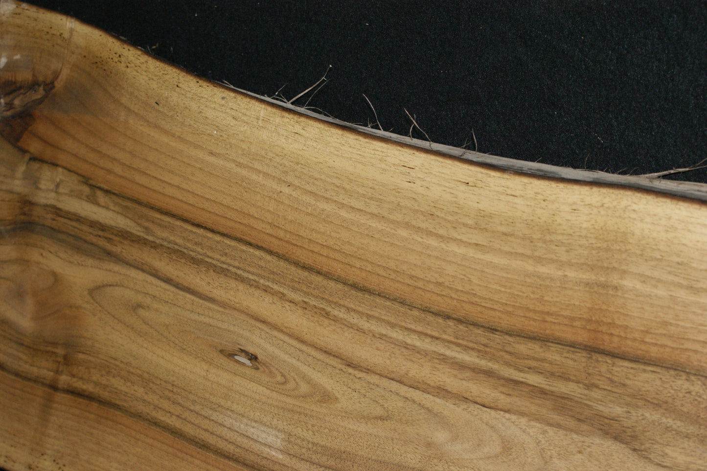 Walnut slab, shelf, board (590)