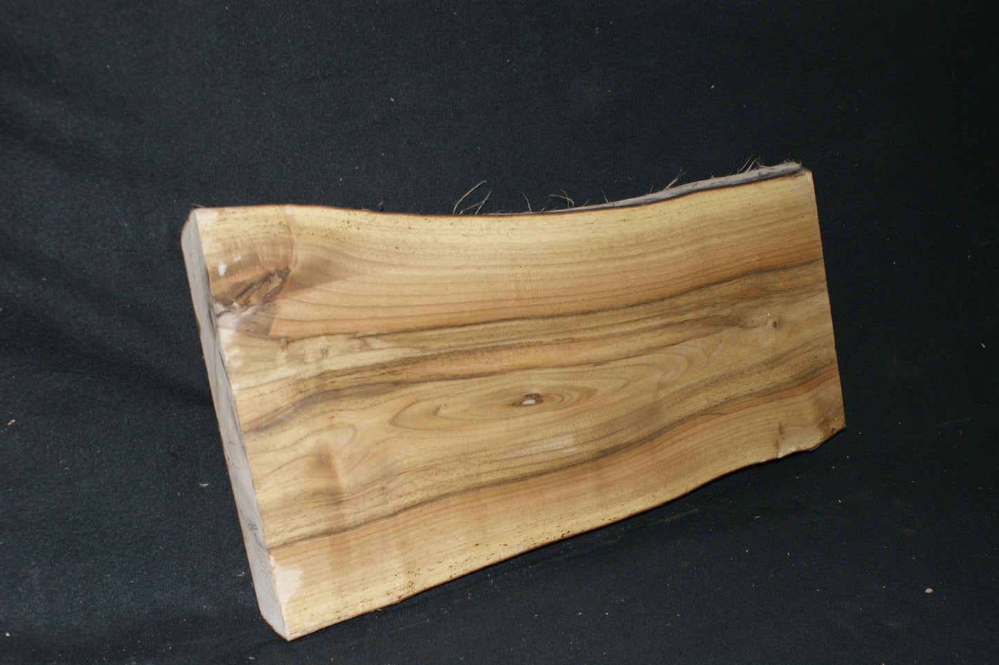 Walnut slab, shelf, board (590)