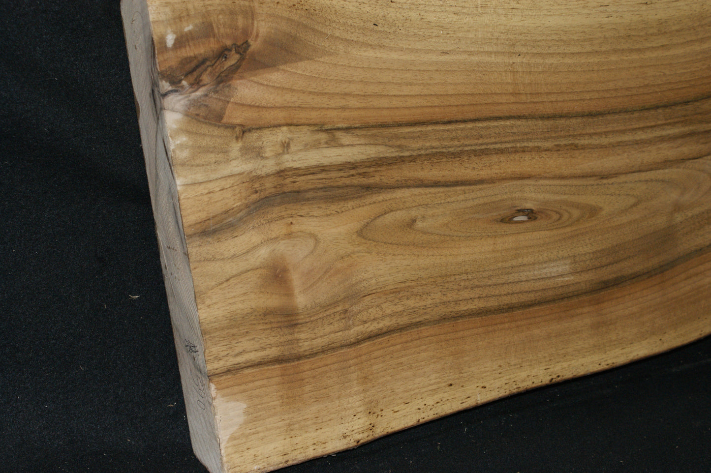 Walnut slab, shelf, board (590)