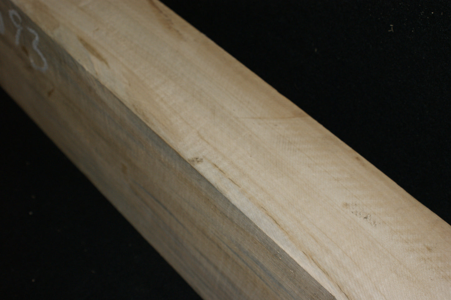 Lime for wood carving 496 L x 136 W x 90 D (mm) (593)