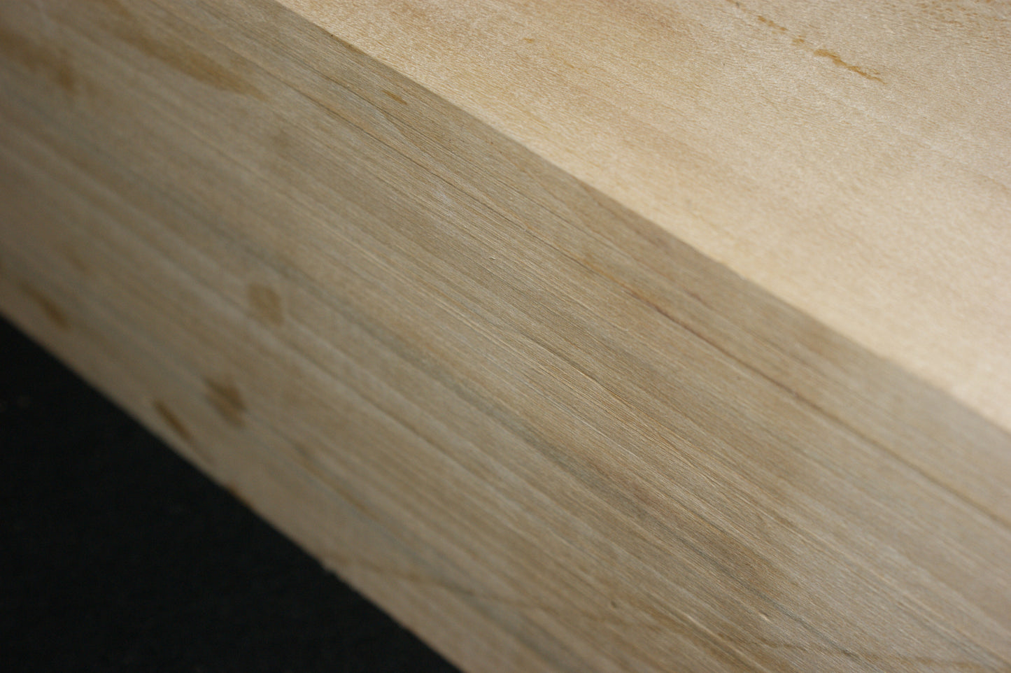 Lime for wood carving 496 L x 136 W x 90 D (mm) (593)