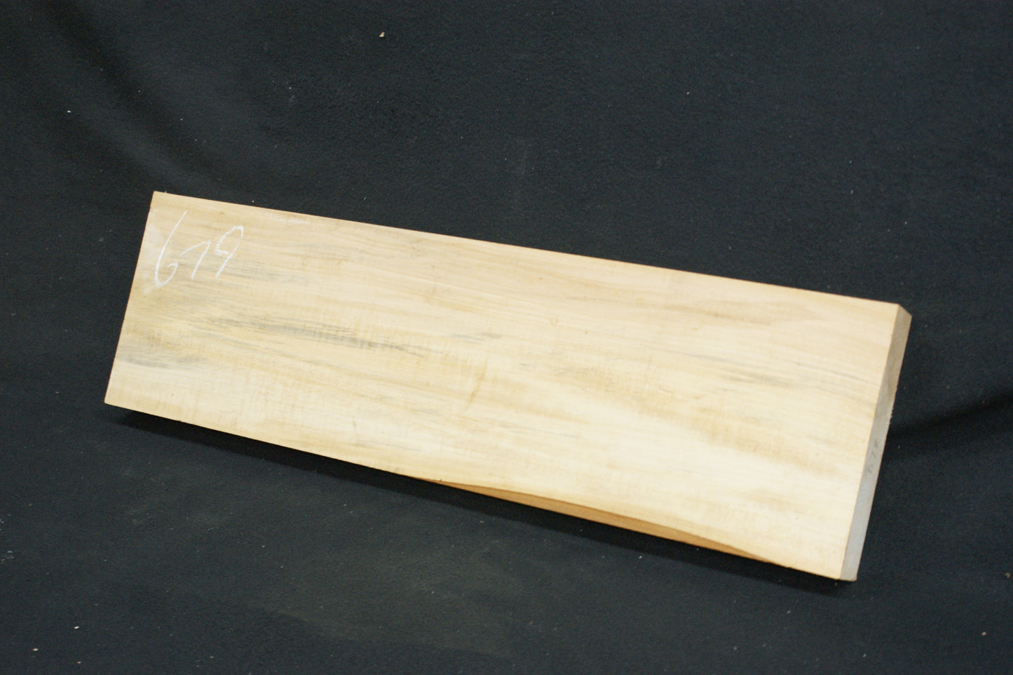 Lime wood, shelving, woodcarving, mantel (679)