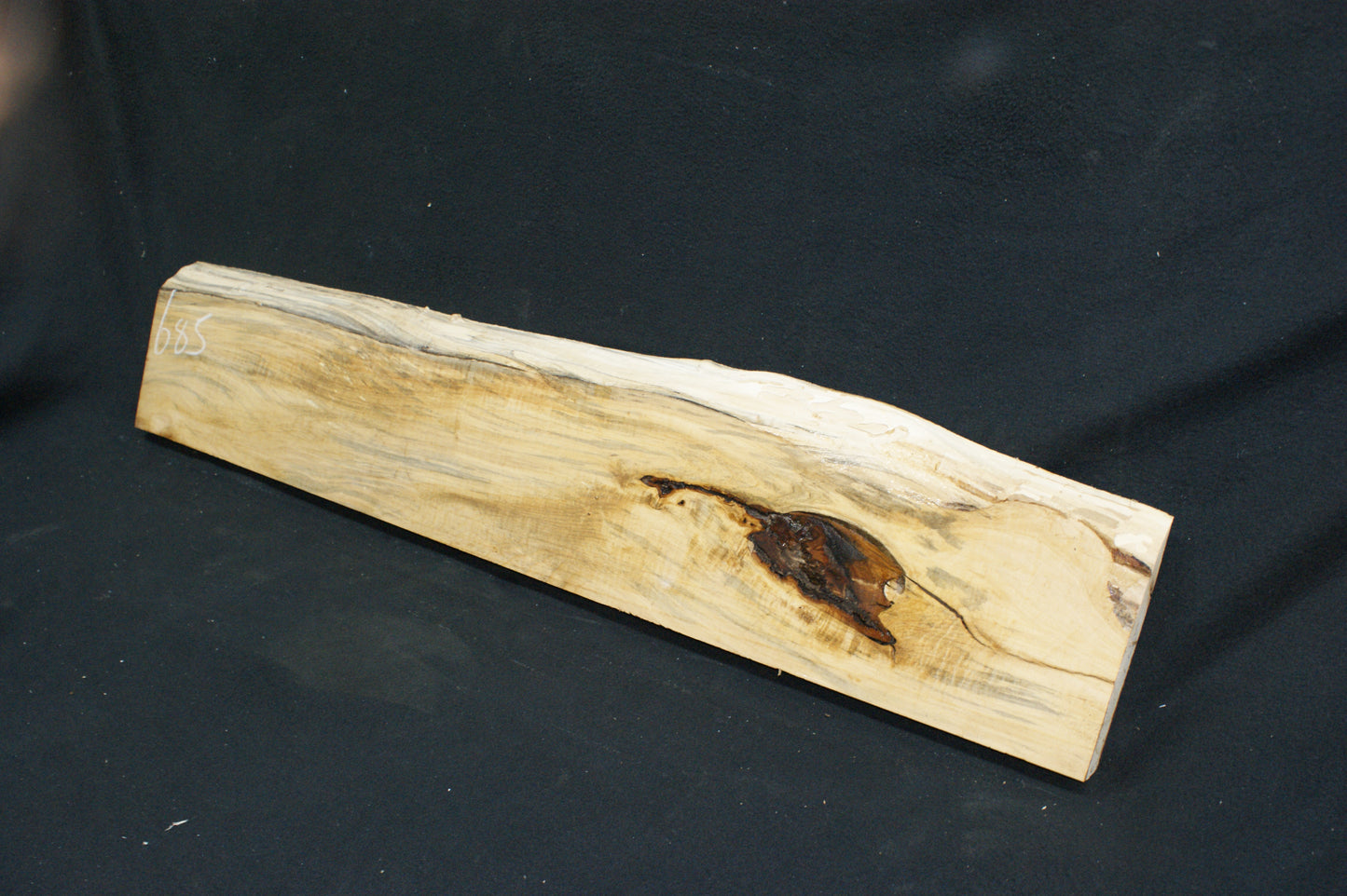 Lime wood, shelving, woodcarving, mantel (685)
