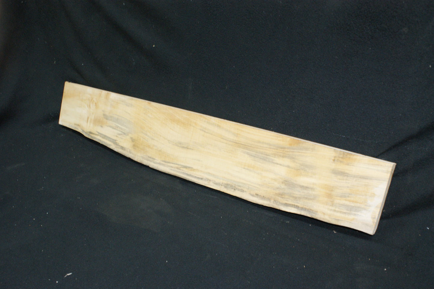Lime wood, 1038 L x 1 43 W x 47 D (mm) shelving, woodcarving, mantel (686)