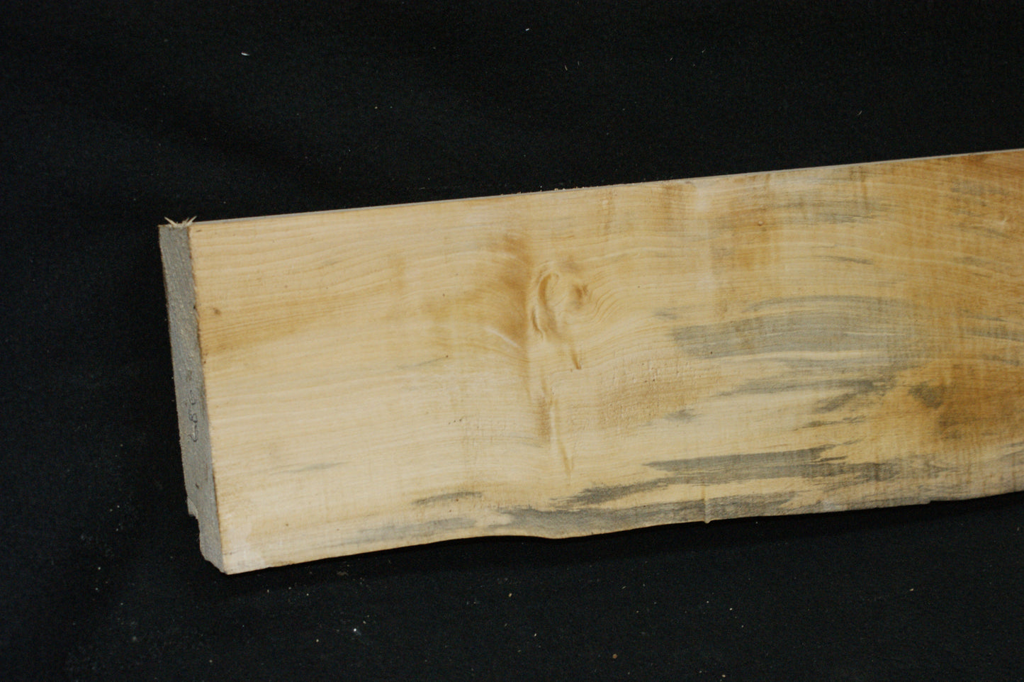 Lime wood, 1038 L x 1 43 W x 47 D (mm) shelving, woodcarving, mantel (686)