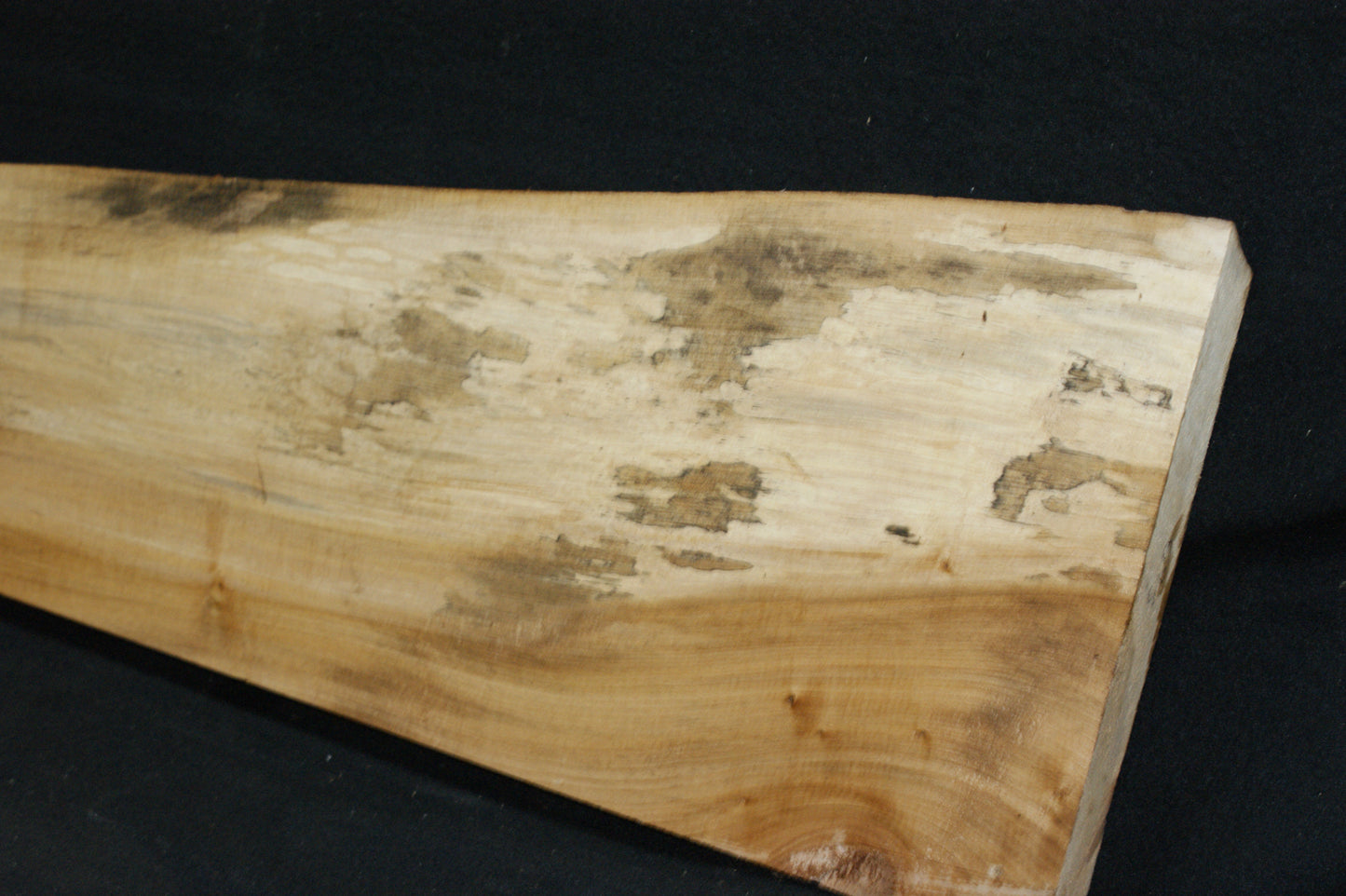 Lime wood, shelving, woodcarving, mantel (693)