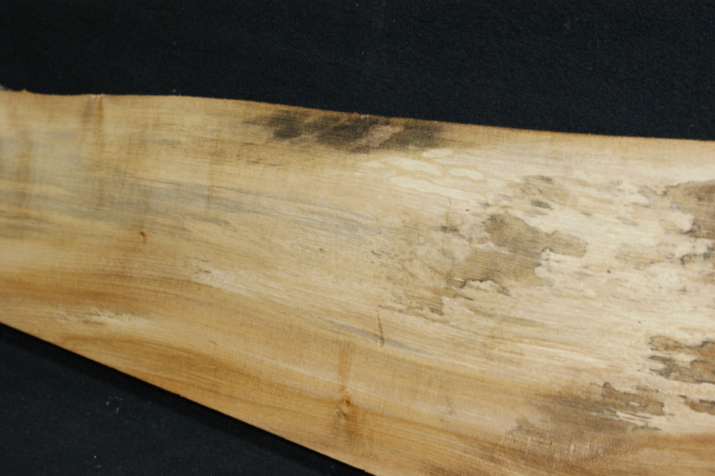 Lime wood, shelving, woodcarving, mantel (693)