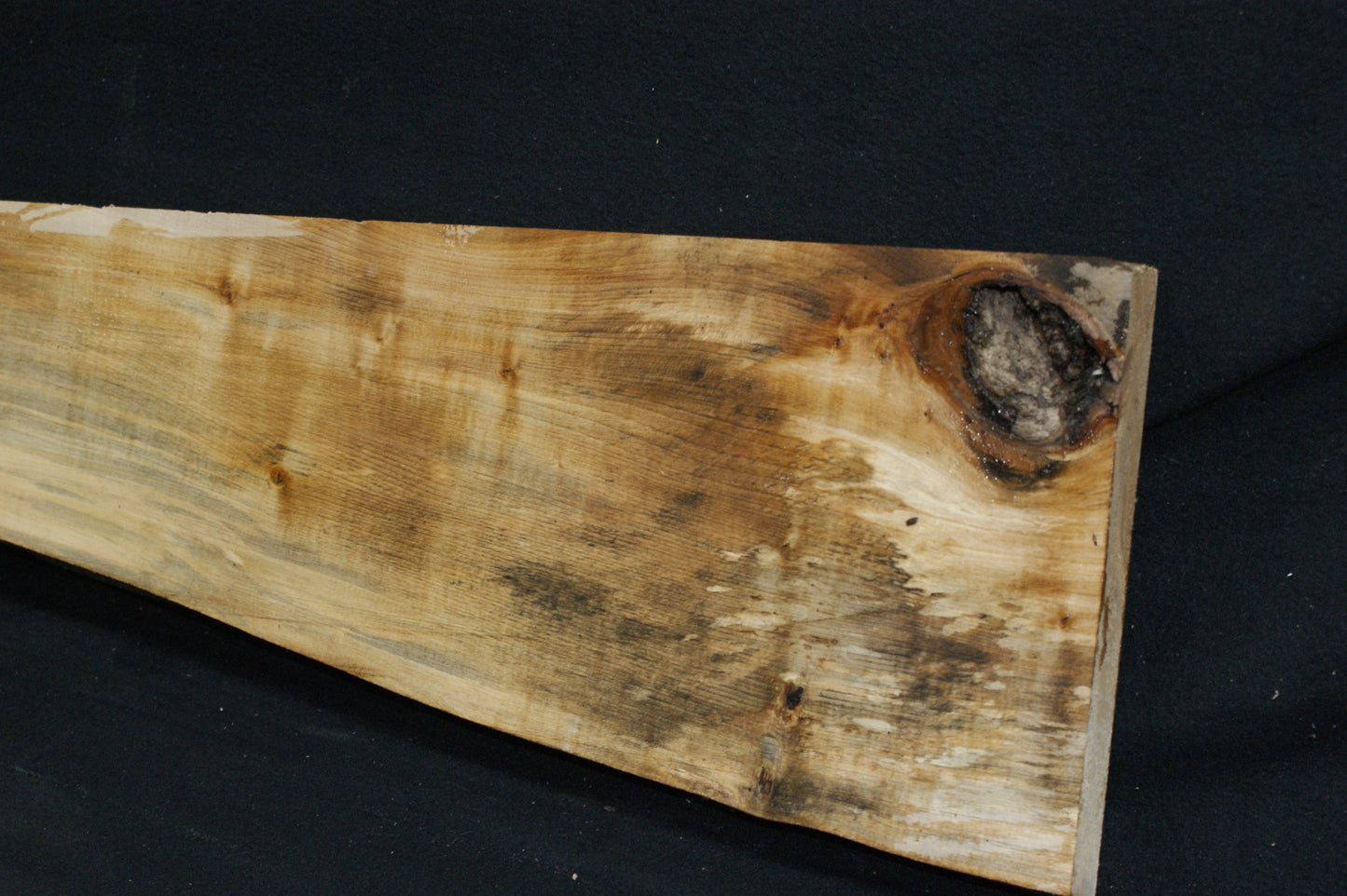 Lime wood, shelving, woodcarving, mantel (693)