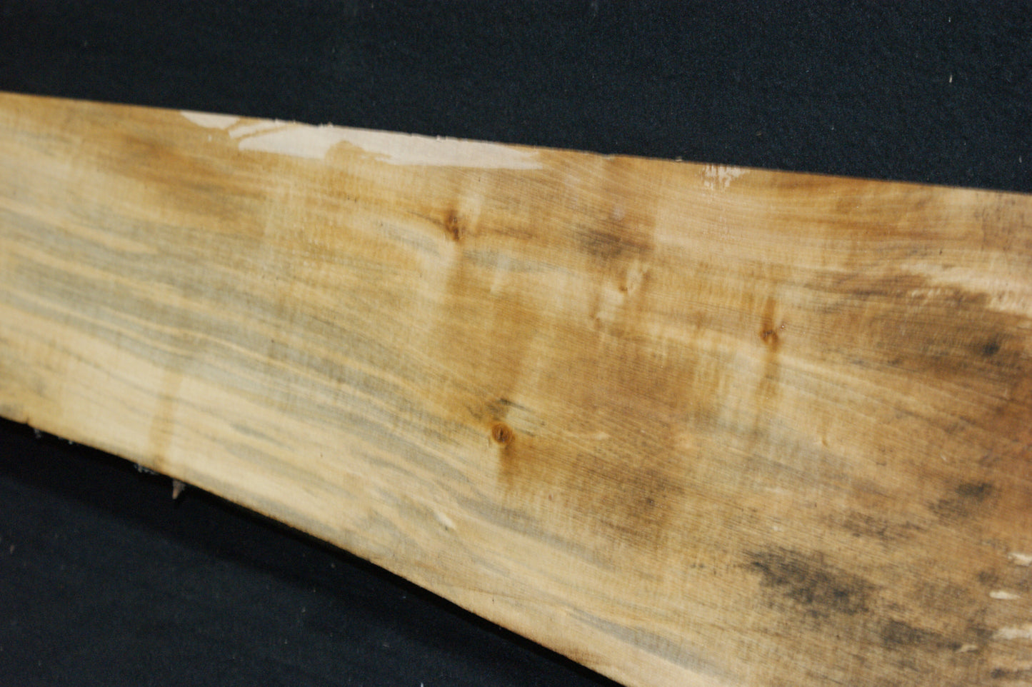 Lime wood, shelving, woodcarving, mantel (693)