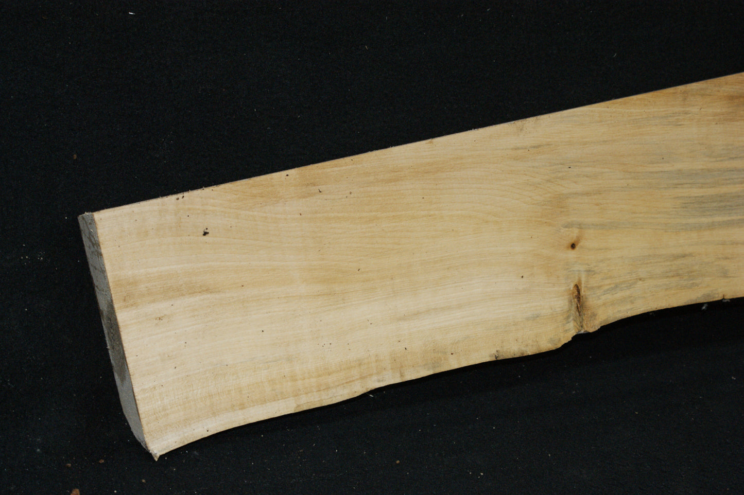 Lime wood, shelving, woodcarving, mantel (693)