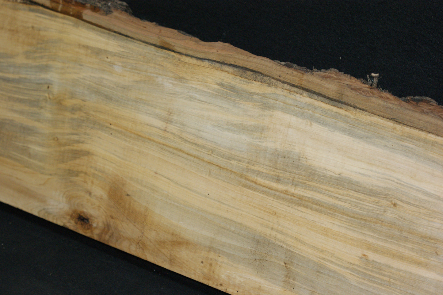 Lime wood, shelving, woodcarving, mantel (696)