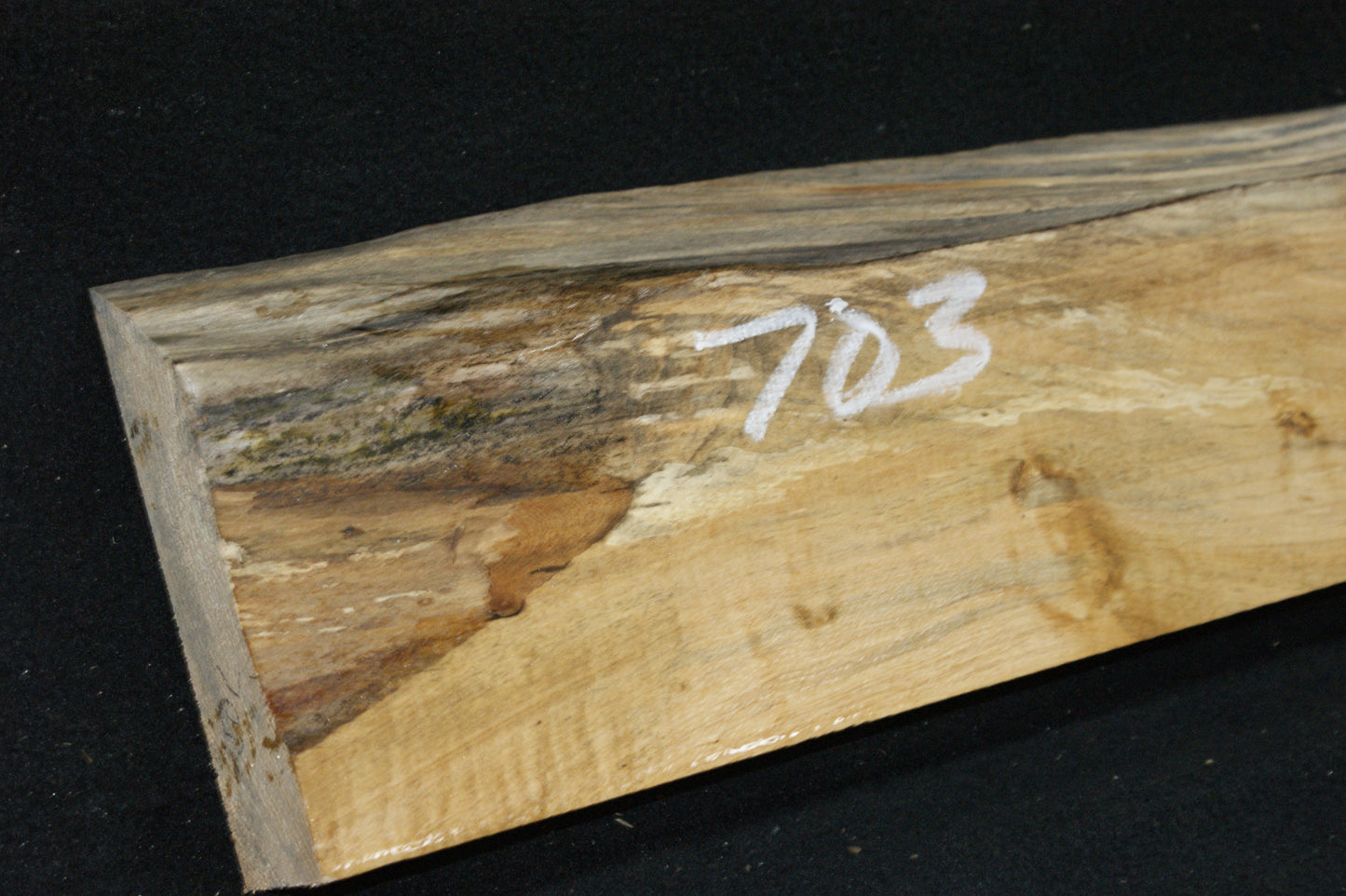 Lime wood, shelving, woodcarving, mantel (703)