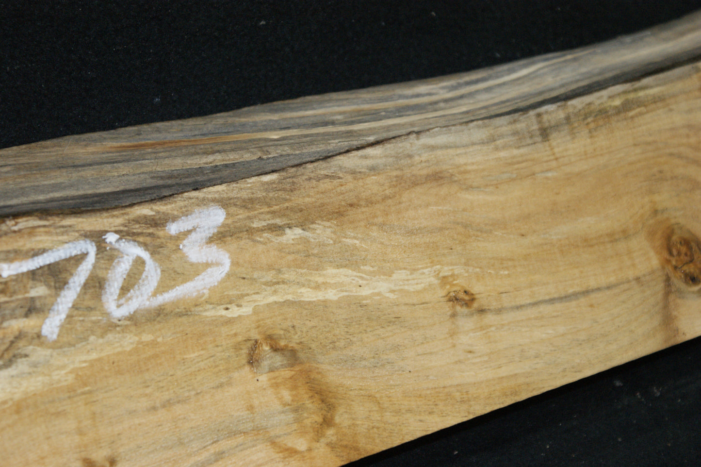 Lime wood, shelving, woodcarving, mantel (703)