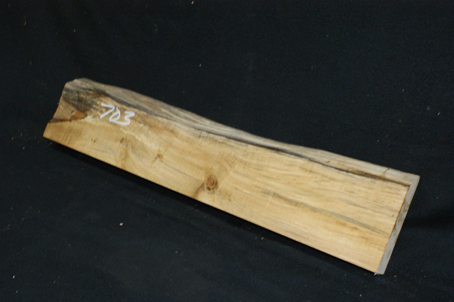 Lime wood, shelving, woodcarving, mantel (703)