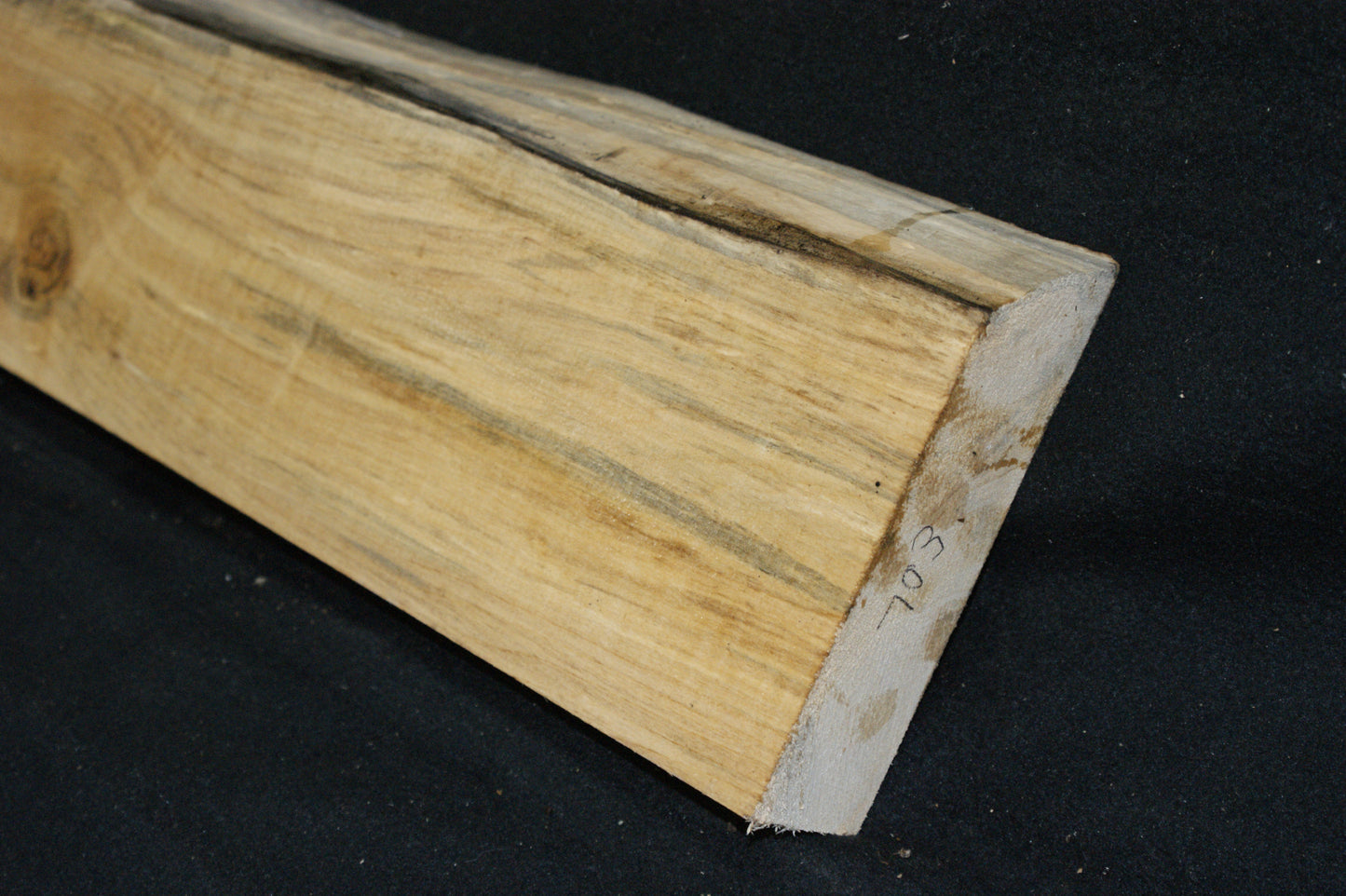 Lime wood, shelving, woodcarving, mantel (703)