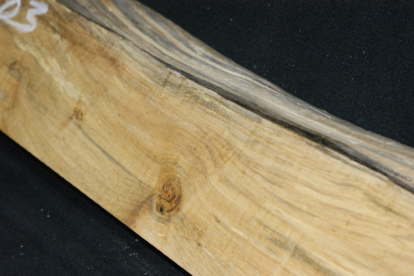 Lime wood, shelving, woodcarving, mantel (703)