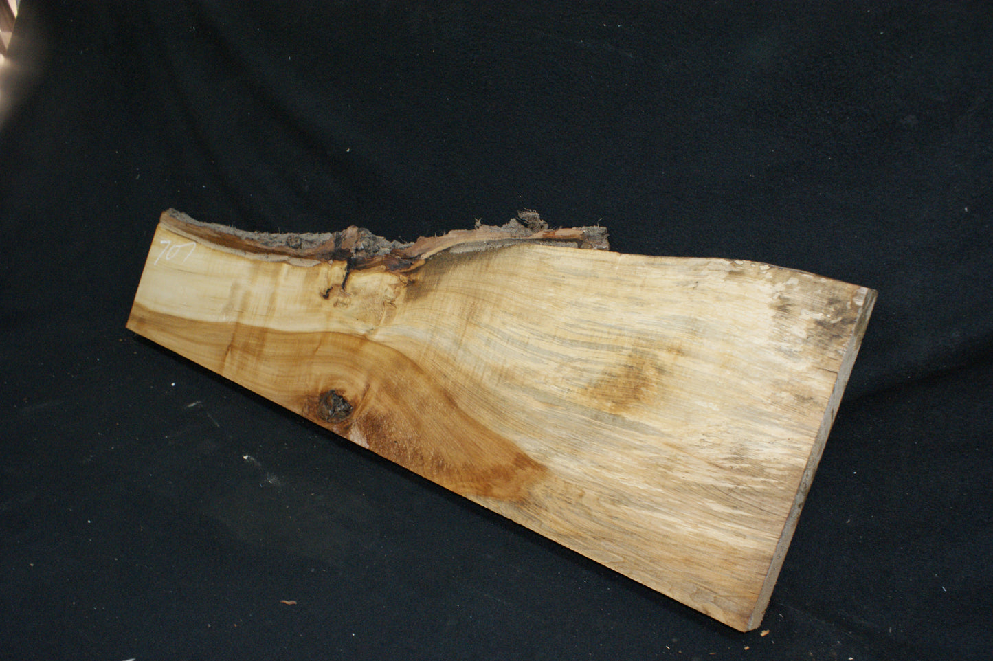 Lime wood, shelving, woodcarving, mantel (707)