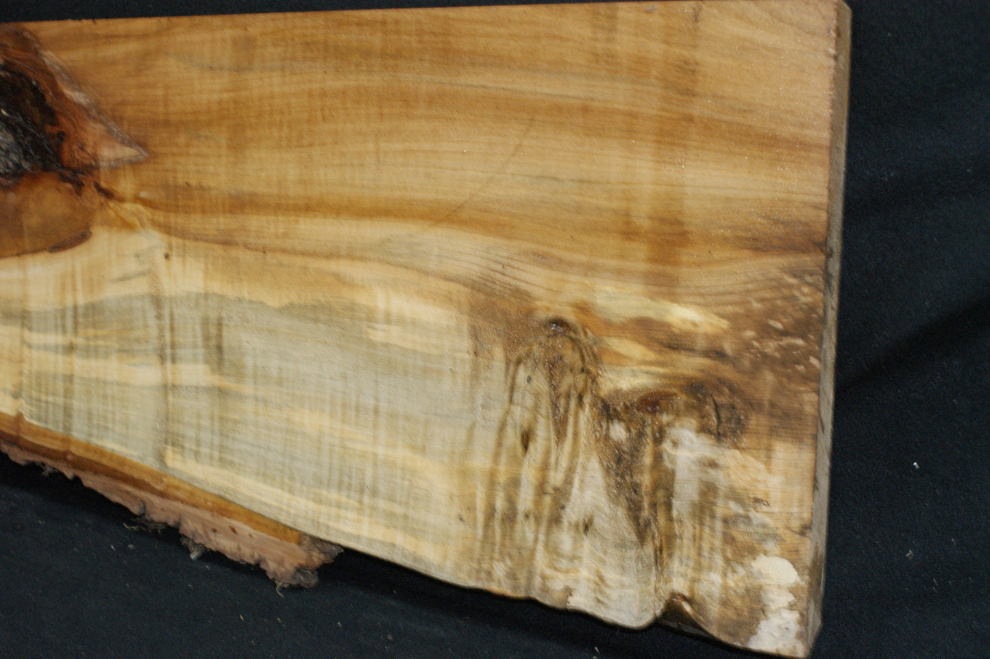 Lime wood, shelving, woodcarving, mantel (707)