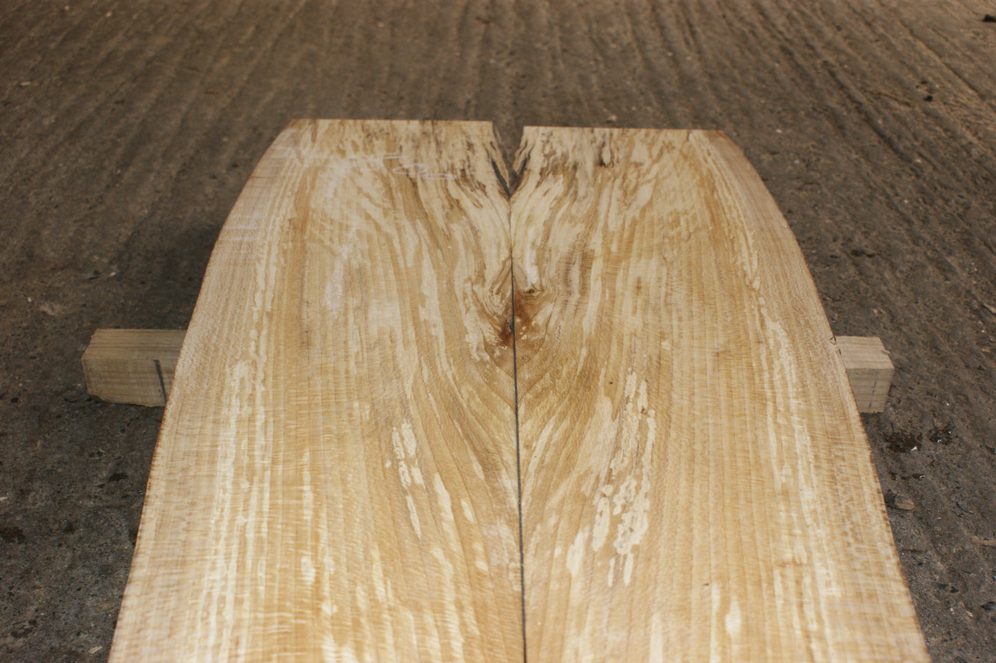 Book matched guitar body, London Plane 1200 L x 425 - 336 W x 47 mm (800)