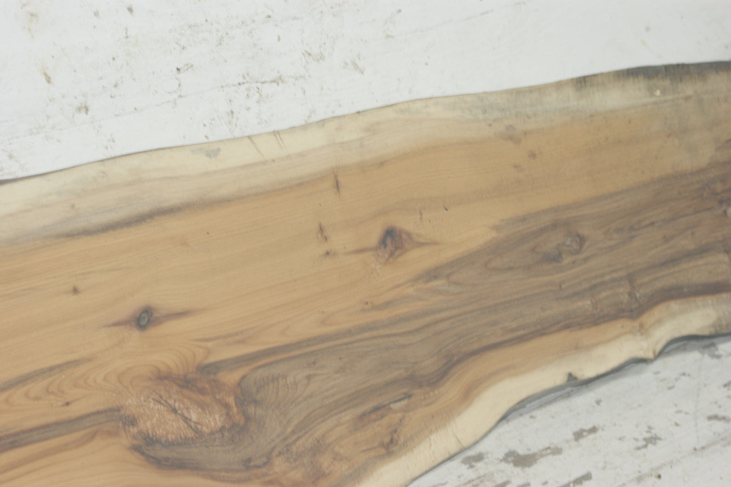 English Yew rustic hardwood 917 L x 242 W x 37 D (mm) (848)