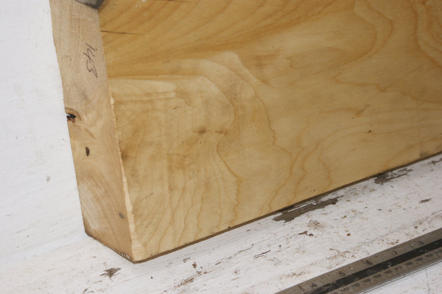 Lime 567 L x 239-160 W x 70 D (mm) (143)