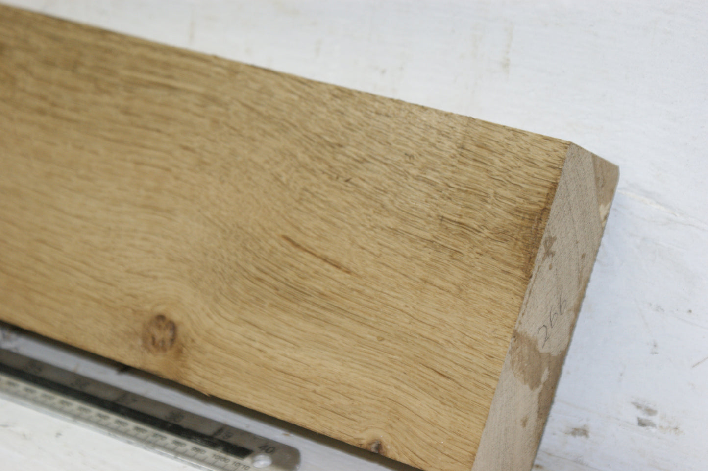 Oak, 1196 L x 132 - 88 W x 51 D (mm) plank, hardwood timber (266)
