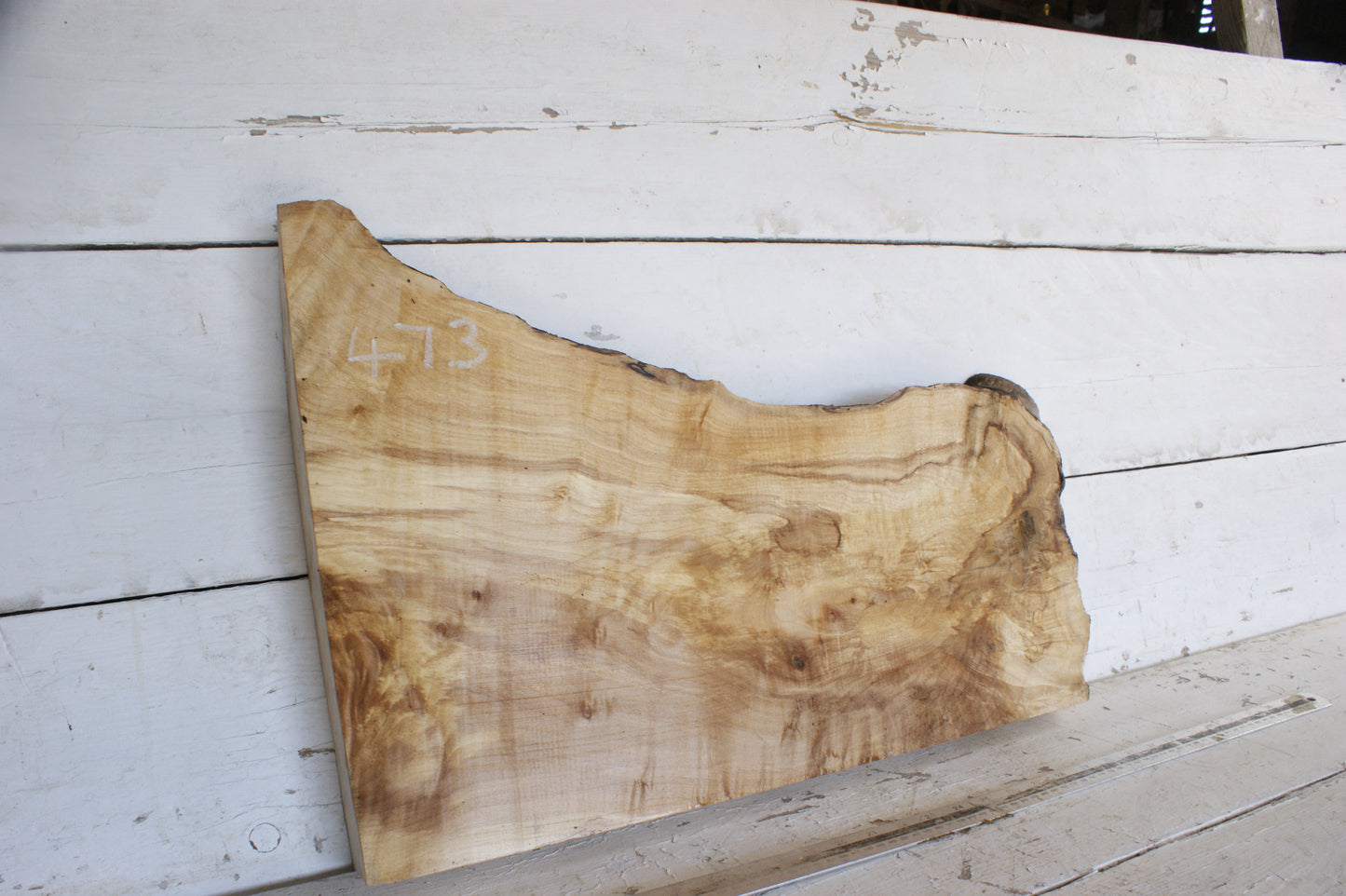(473) AIR DRIED SYCAMORE, HARDWOOD 608 L x 420-264 W x 64 D (mm)