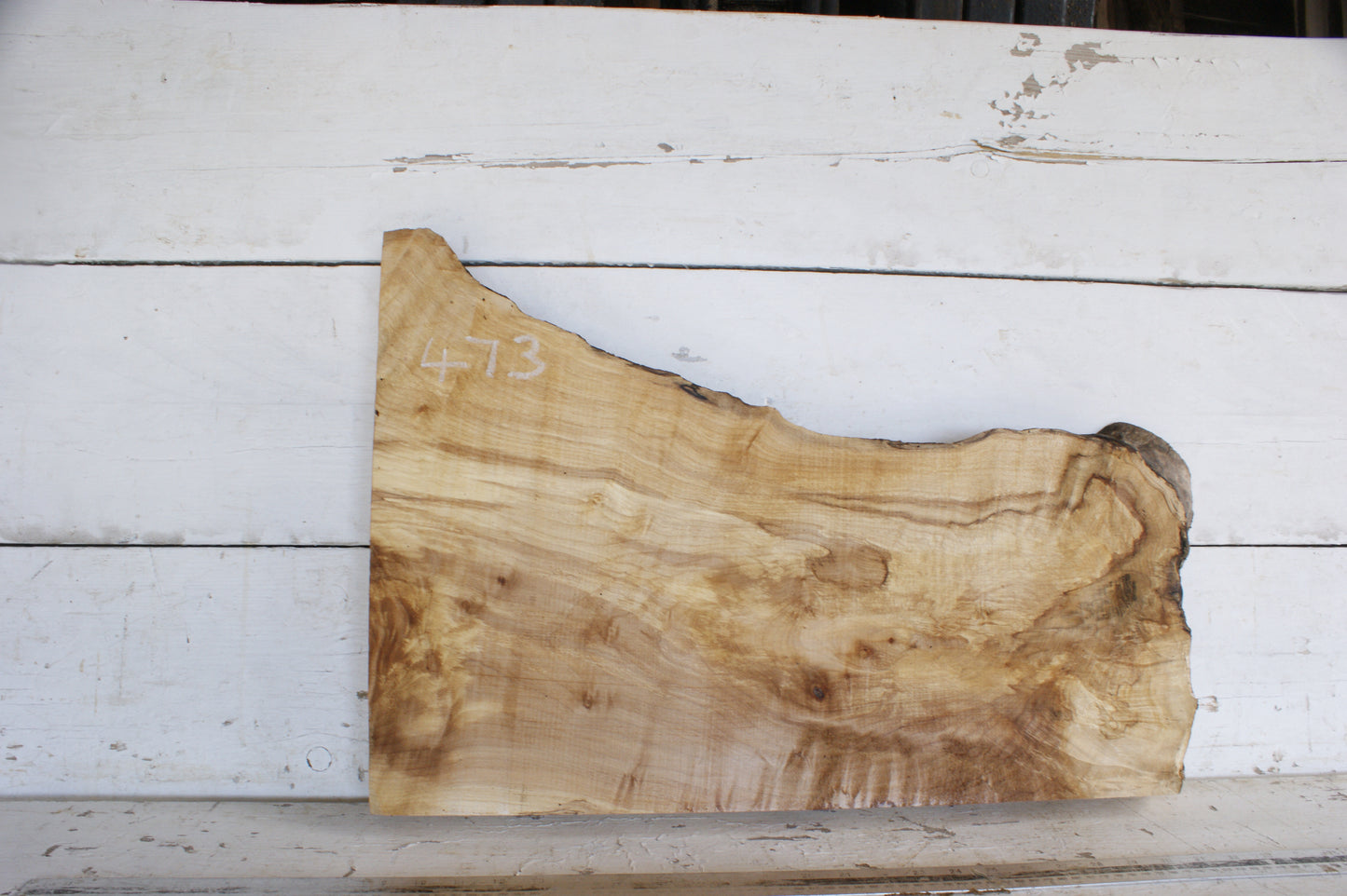 (473) AIR DRIED SYCAMORE, HARDWOOD 608 L x 420-264 W x 64 D (mm)